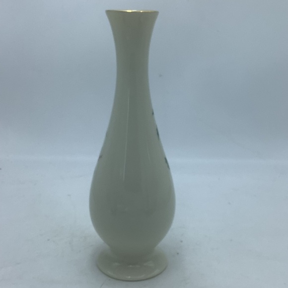 Two Lenox Holly Berry Christmas Vases - Picture 12 of 16